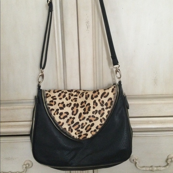 Fold over leopard accent handbag - Picture 14 of 14